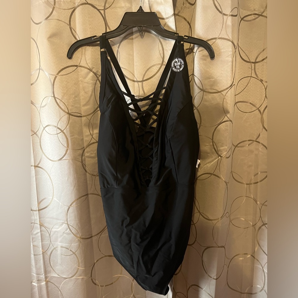 Low cut lattice one piece swim suit